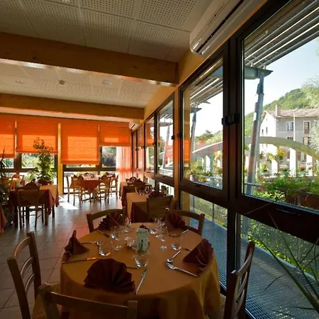 Logis Restaurant Les Rives De L'arzon Vorey
