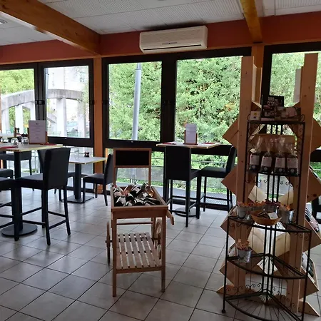 Hotel Logis Restaurant Les Rives De L'arzon 2*