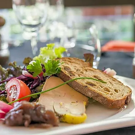 Hotell Logis Restaurant Les Rives De L'arzon Vorey