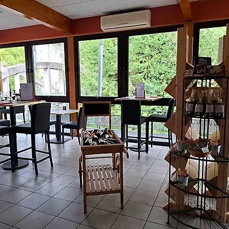 Logis Restaurant Les Rives De L'arzon 沃雷