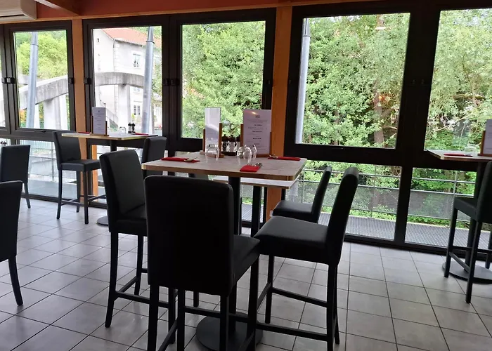 Hotel Logis Restaurant Les Rives De L'arzon